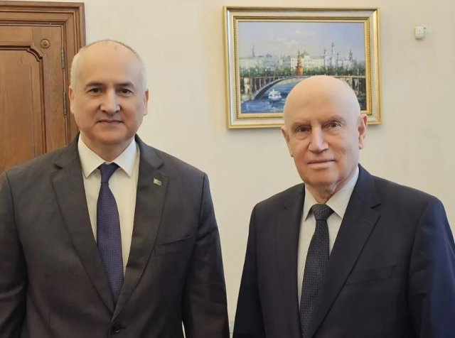 Посол Туркменистана в РФ Айдогдыев провел прощальную встречу в Исполкоме СНГ