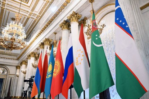 Лидеры СНГ подвели итоги года на неформальной встрече в Петербурге