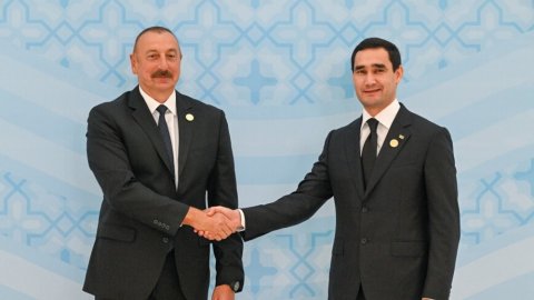 Президент Туркменистана поздравил Азербайджан с Днём независимости