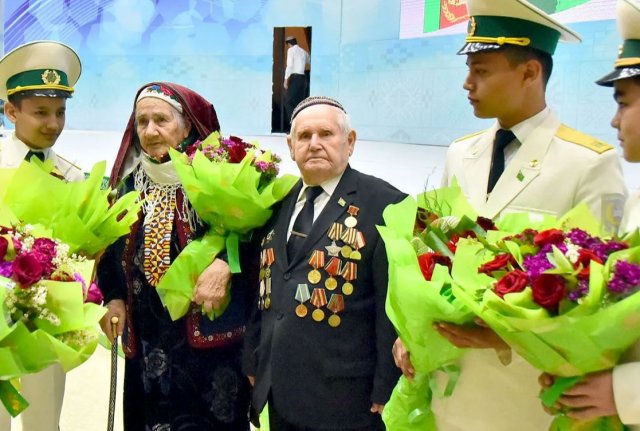 В Туркменистане ветеранам войны вручат денежные призы и подарки