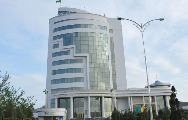 «Türkmennebit» перевыполнил план переработки нефти на 108,6% за 10 месяцев