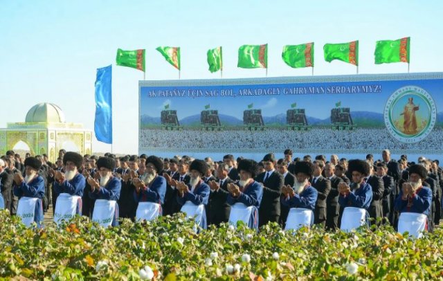 В Туркменистане начался сбор урожая хлопка