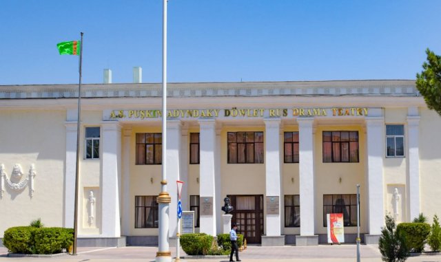 Русский драмтеатр представил зрителям афишу на сентябрь и октябрь