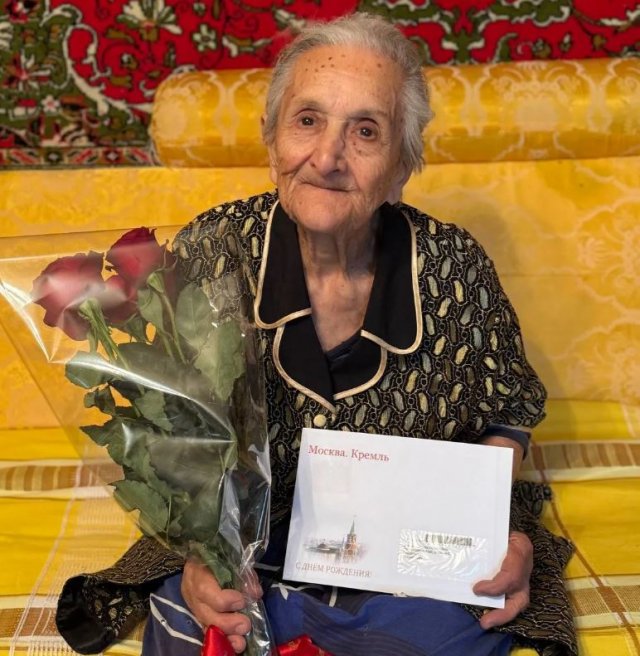 Путин поздравил 100-летнюю труженицу тыла из Ашхабада