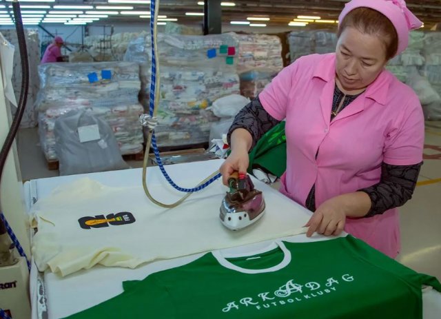 Текстильный комплекс выпустит футболки к матчу «Аркадаг» - «Аль-Наср»