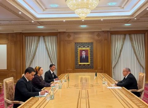 Посол Алжира вручил верительные грамоты председателю Меджлиса Туркменистана
