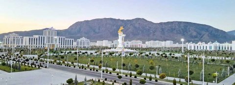 Гурбангулы Бердымухамедов проверил ход модернизации языковой школы в Аркадаге