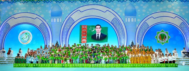 В Туркменистане наградили лауреатов детской премии имени Гулбаба