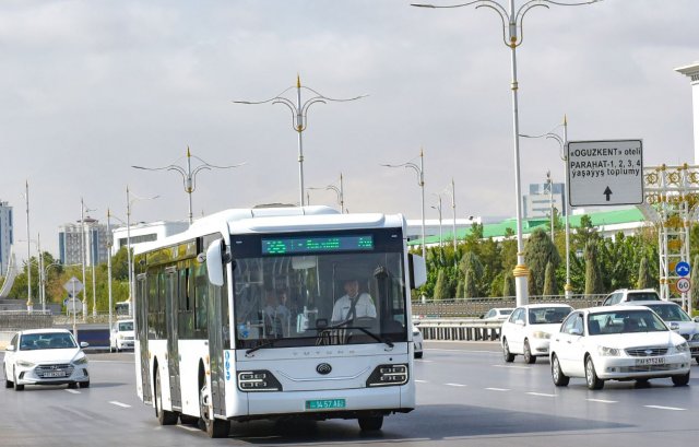В столице Туркменистана запущены новые экологичные автобусы Yutong