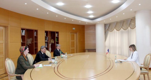Глава МИД Туркменистана принял верительные грамоты нового посла Франции 