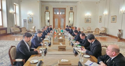 Туркменистан и Иран обсудили укрепление сотрудничества в политике, экономике и культуре на консультациях в Тегеране