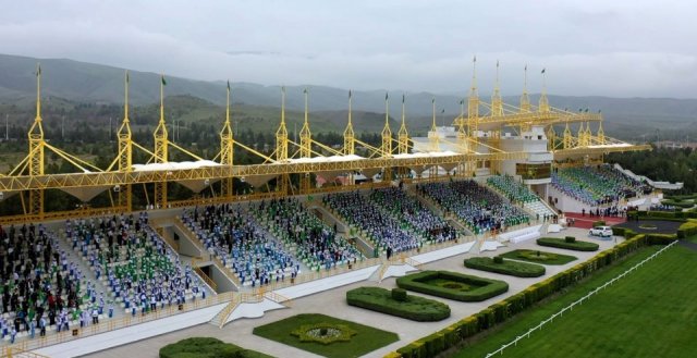 Туркменистан реконструирует конный комплекс в Ашхабаде к празднику скакуна 