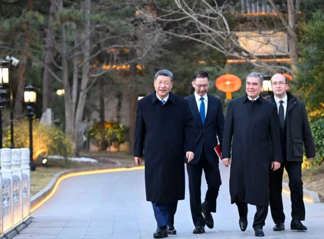 Туркменистан подарил Си Цзиньпину ахалтекинца 